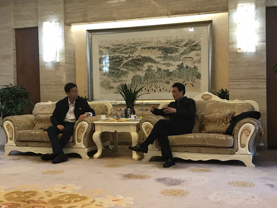 武憲功拜會(huì )陜西省人大常委會(huì )副主任、榆林市市委書(shū)記戴征社.jpg